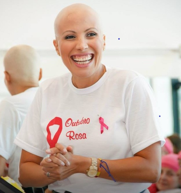 Patrícia sorrindo